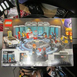 LEGO Marvel Avengers The Infinity Saga Iron Man Armory
